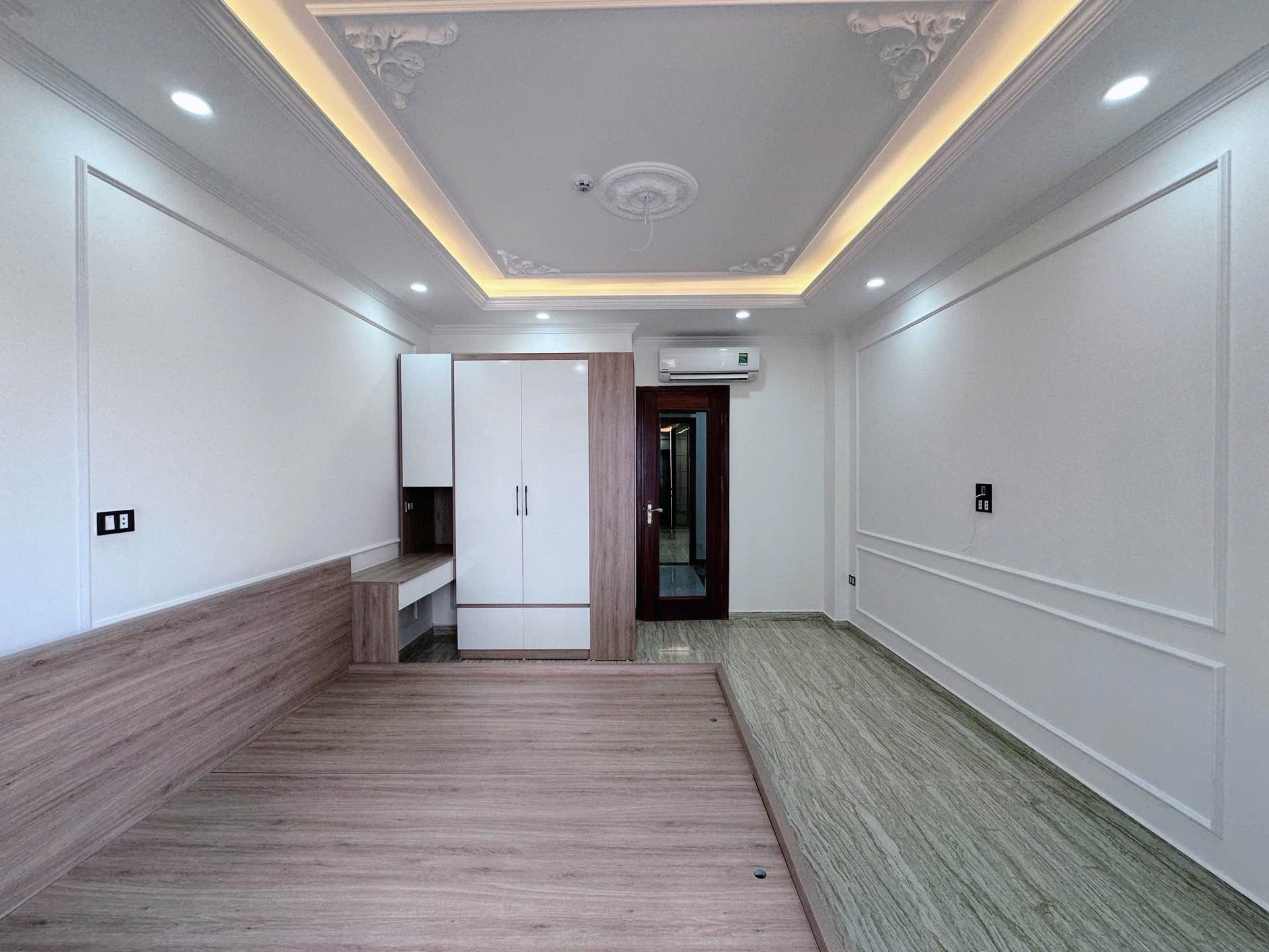 Bán nhà Ngọc Khánh - diện tích 48.5m2 8 tầng - 11 phòng cho thuê - giá 25 tỷ