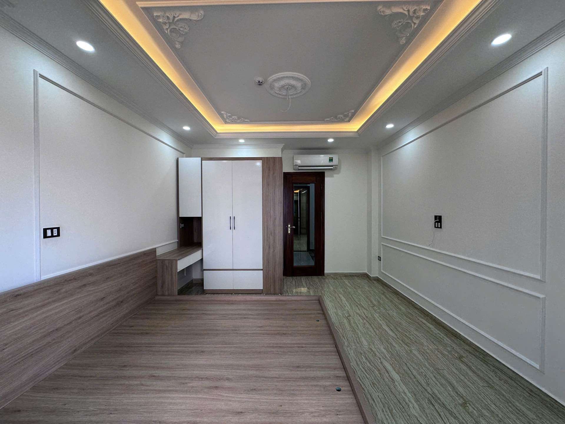 Bán nhà Ngọc Khánh - diện tích 48.5m2 8 tầng - 11 phòng cho thuê - giá 25 tỷ