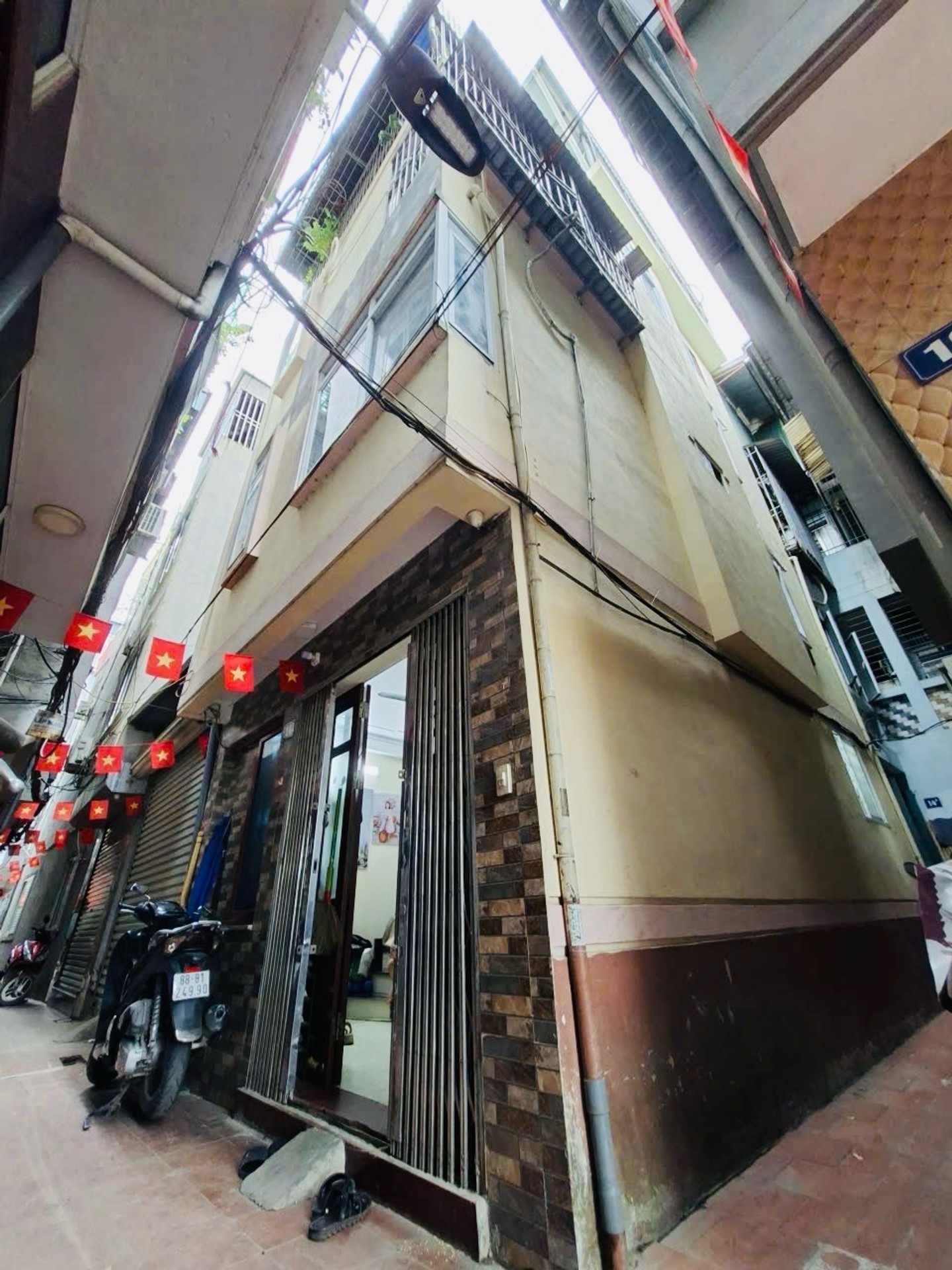 Bán nhà Bùi Xương Trạch - diện tích 33m2 4 tầng - Lô góc, ngõ nông - giá 4,4 tỷ
