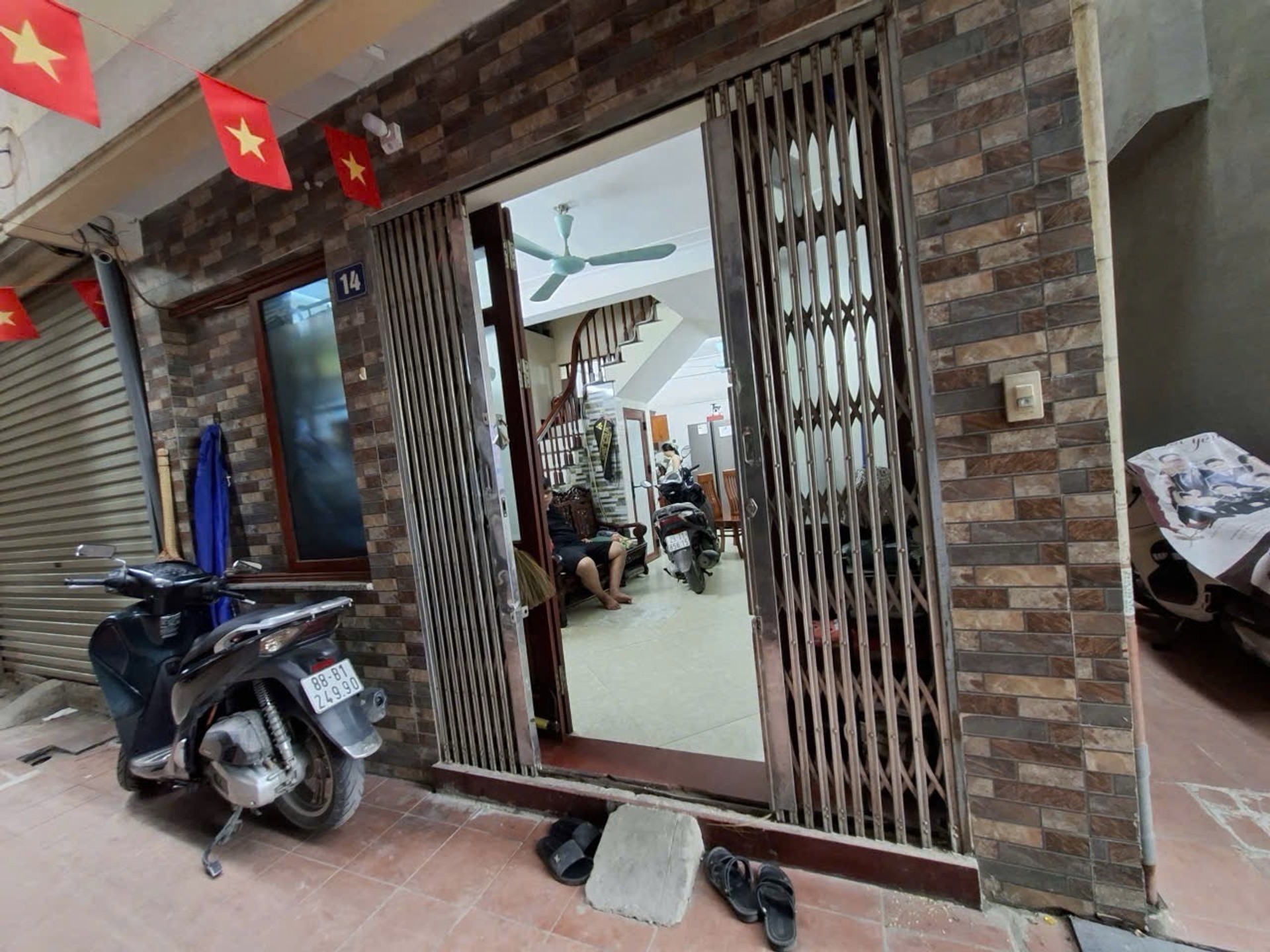 Bán nhà Bùi Xương Trạch - diện tích 33m2 4 tầng - Lô góc, ngõ nông - giá 4,4 tỷ