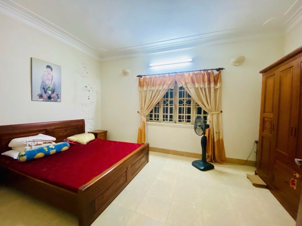 Bán nhà Hoàng Đạo Thành - diện tích 120m2 4 tầng - ô tô đỗ dừng ngày đêm - giá Nhỉnh 39 tỷ