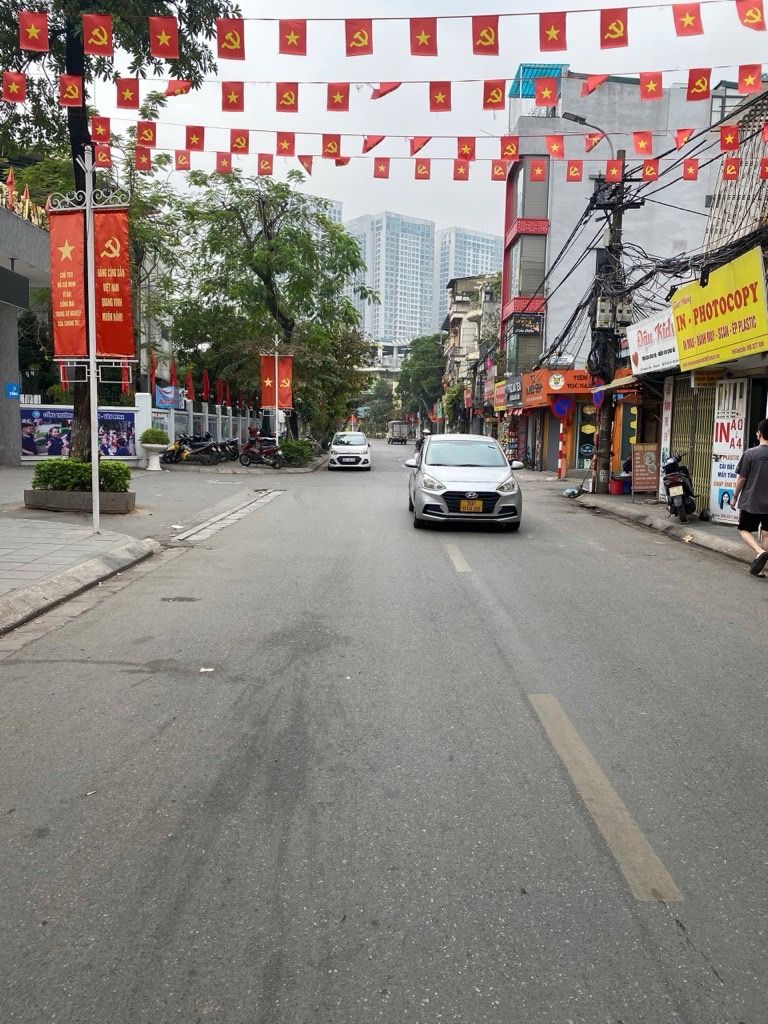 Bán nhà Hoàng Đạo Thành - diện tích 120m2 4 tầng - ô tô đỗ dừng ngày đêm - giá Nhỉnh 39 tỷ