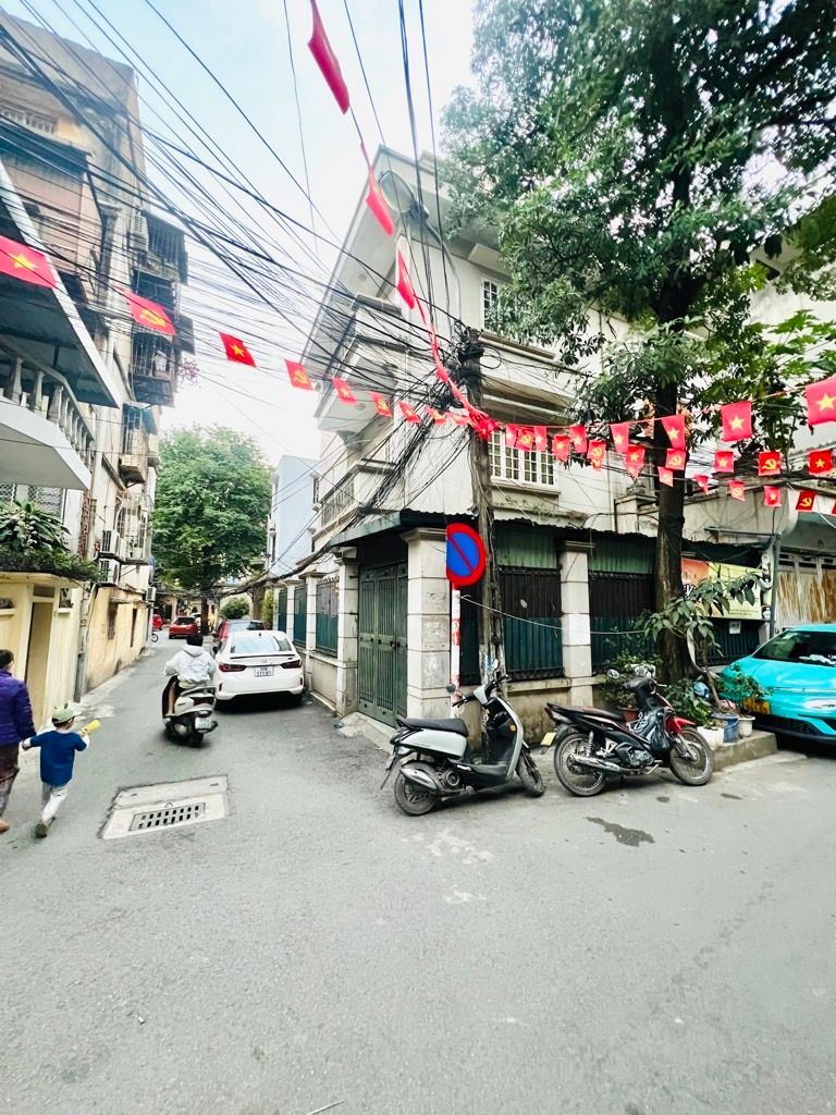 Bán nhà Hoàng Đạo Thành - diện tích 120m2 4 tầng - ô tô đỗ dừng ngày đêm - giá Nhỉnh 39 tỷ