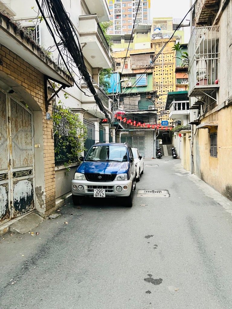 Bán nhà Hoàng Đạo Thành - diện tích 120m2 4 tầng - ô tô đỗ dừng ngày đêm - giá Nhỉnh 39 tỷ