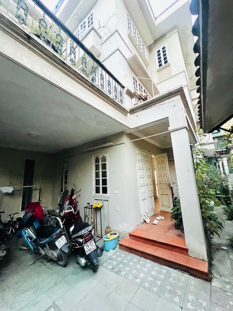 Bán nhà Hoàng Đạo Thành - diện tích 120m2 4 tầng - ô tô đỗ dừng ngày đêm - giá Nhỉnh 39 tỷ