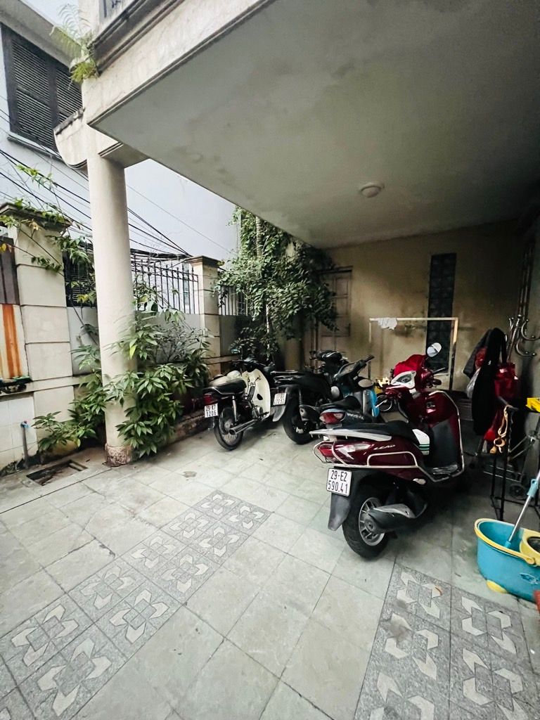 Bán nhà Hoàng Đạo Thành - diện tích 120m2 4 tầng - ô tô đỗ dừng ngày đêm - giá Nhỉnh 39 tỷ