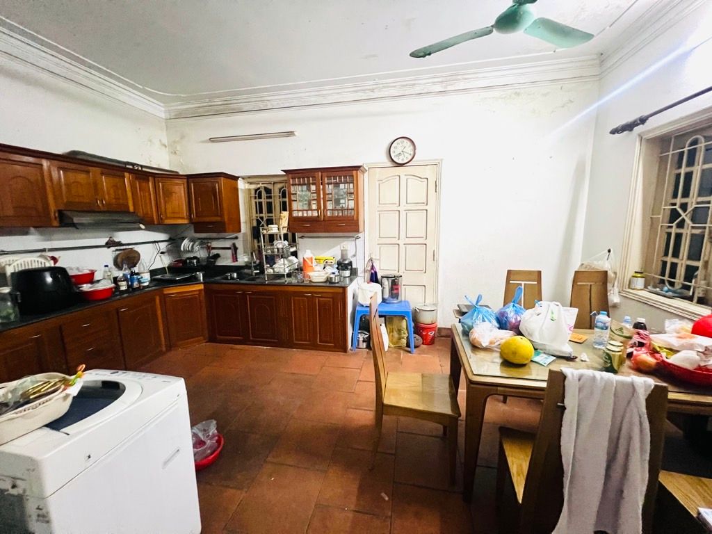 Bán nhà Hoàng Đạo Thành - diện tích 120m2 4 tầng - ô tô đỗ dừng ngày đêm - giá Nhỉnh 39 tỷ