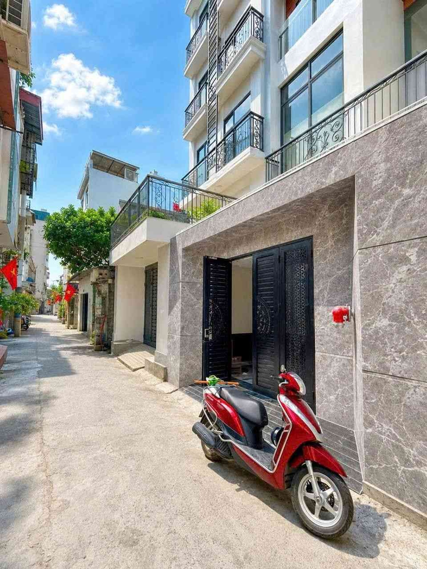 Bán nhà Định Công Hạ - diện tích 99m2 8 tầng - ô tô qua nhà - giá 23,5 tỷ