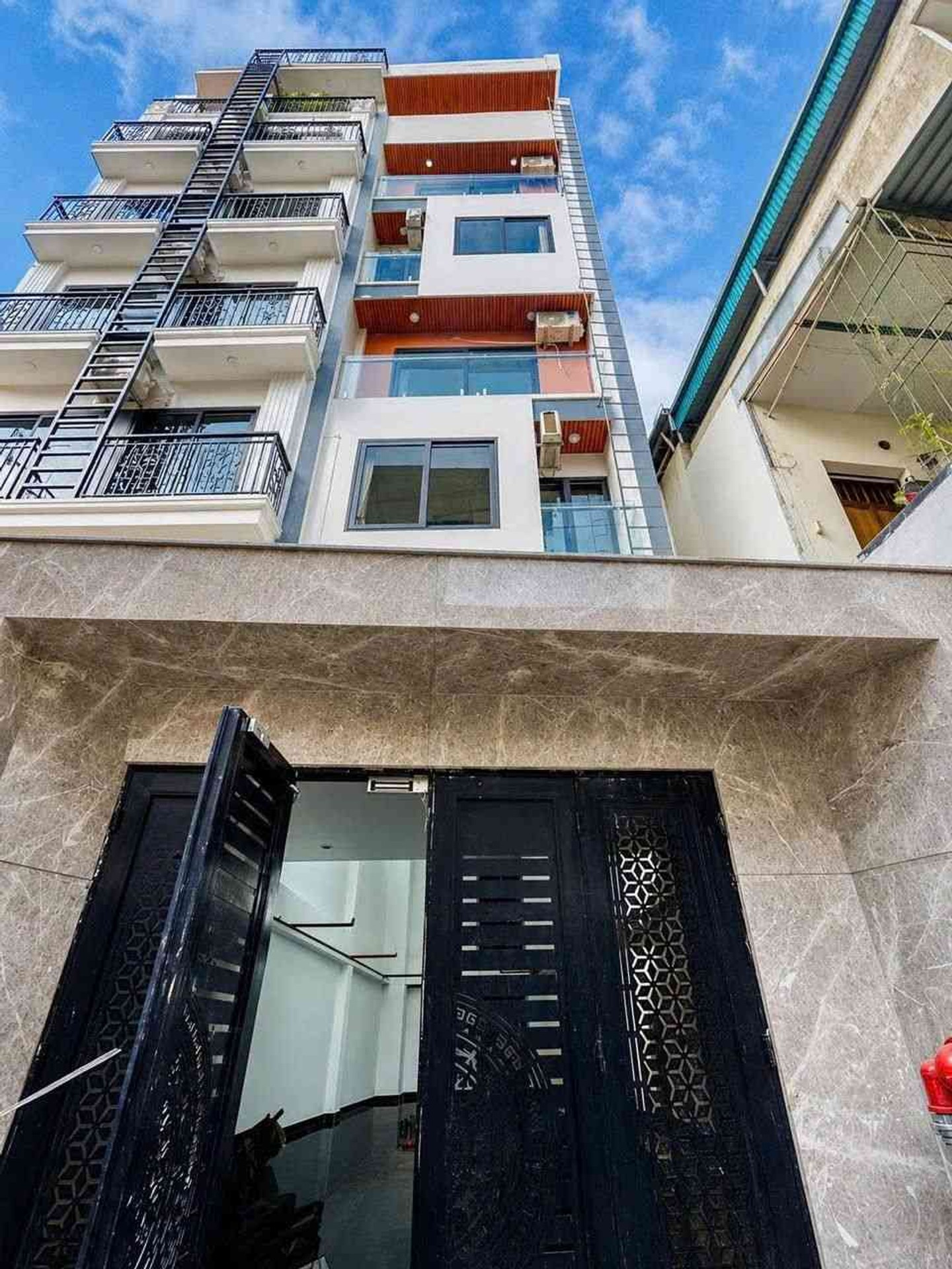 Bán nhà Định Công Hạ - diện tích 99m2 8 tầng - ô tô qua nhà - giá 23,5 tỷ