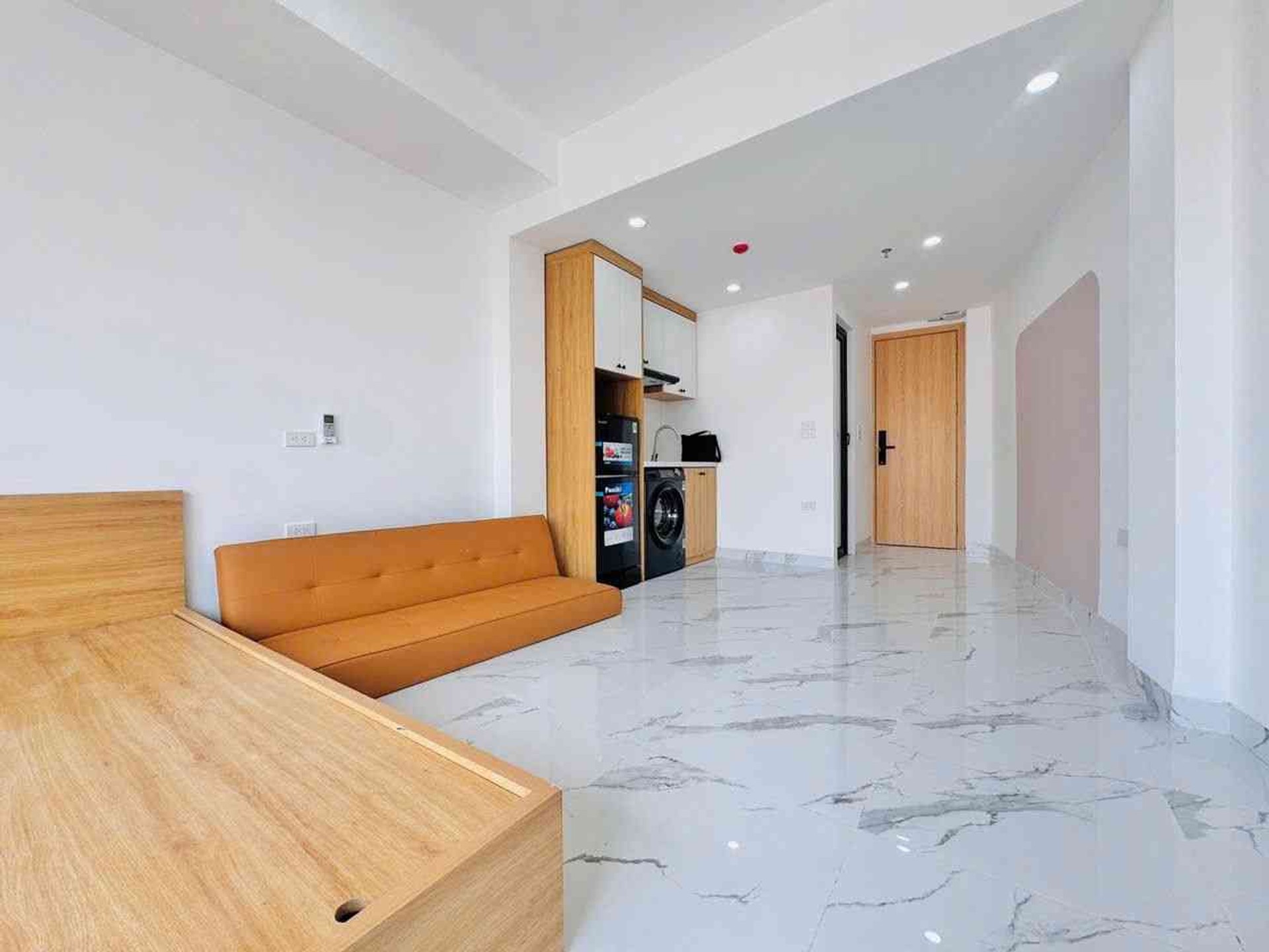 Bán nhà Định Công Hạ - diện tích 99m2 8 tầng - ô tô qua nhà - giá 23,5 tỷ