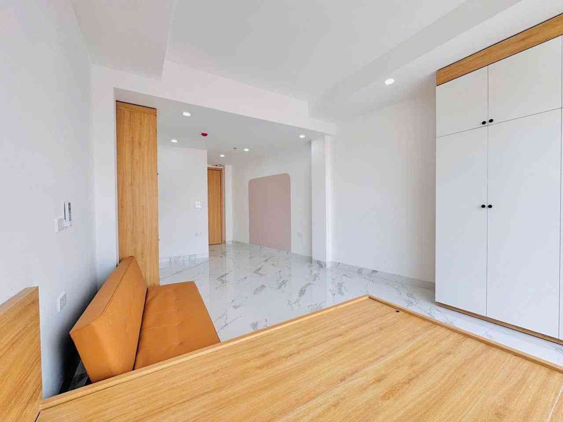 Bán nhà Định Công Hạ - diện tích 99m2 8 tầng - ô tô qua nhà - giá 23,5 tỷ