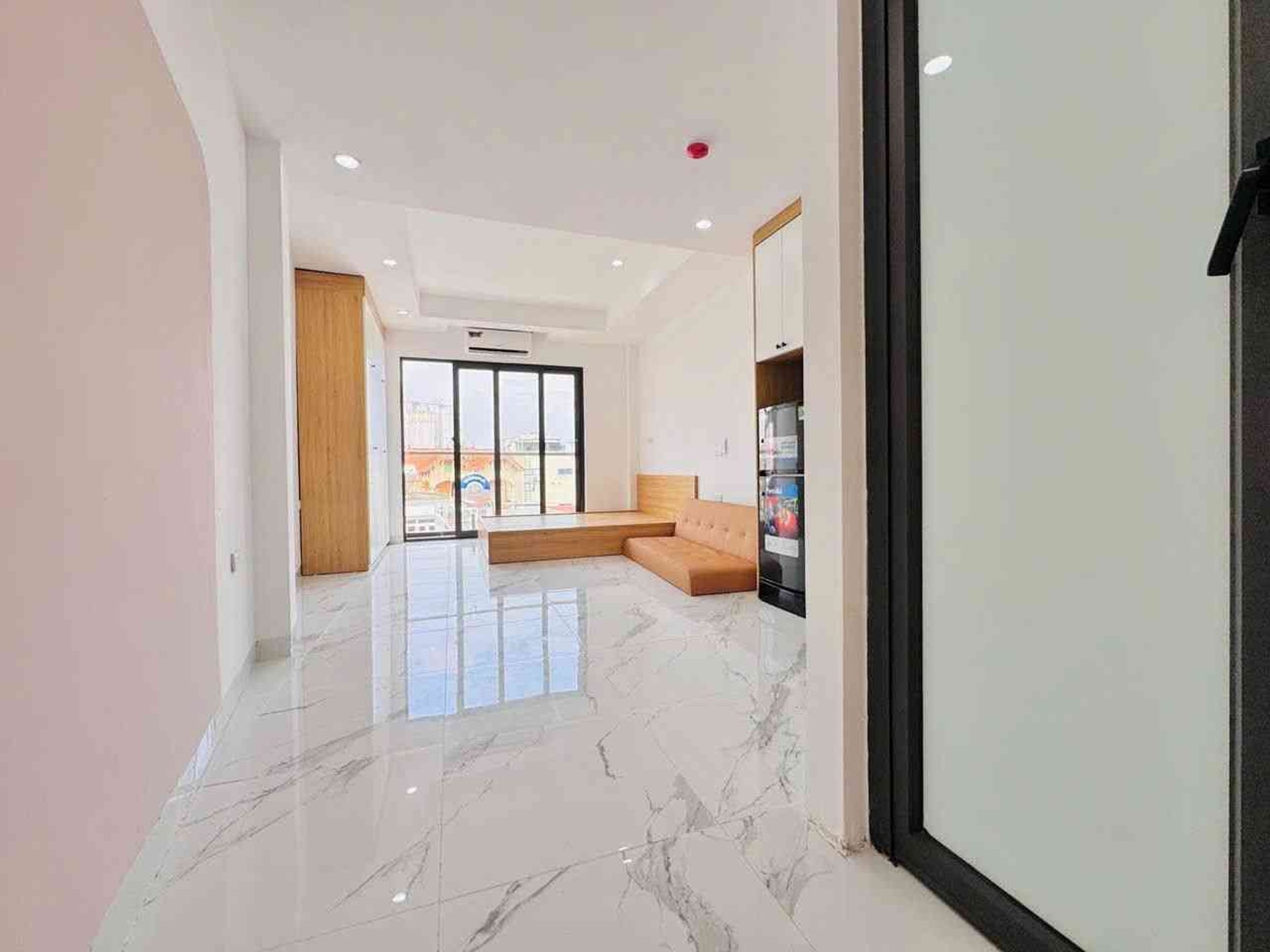 Bán nhà Định Công Hạ - diện tích 99m2 8 tầng - ô tô qua nhà - giá 23,5 tỷ