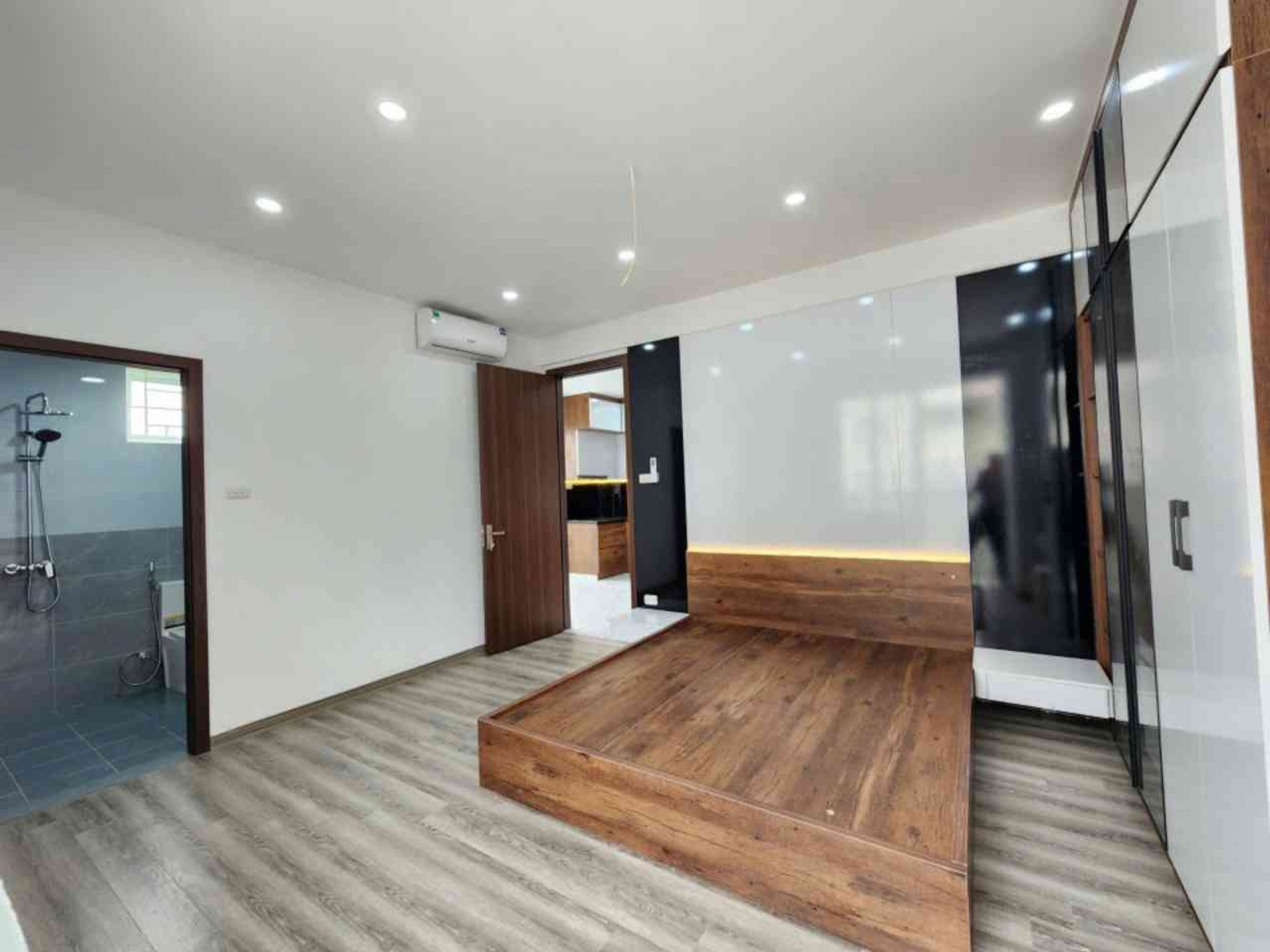 Bán nhà Vĩnh Hoàng - diện tích 60m2 15 tầng - Căn góc view hồ - giá 4,72 tỷ