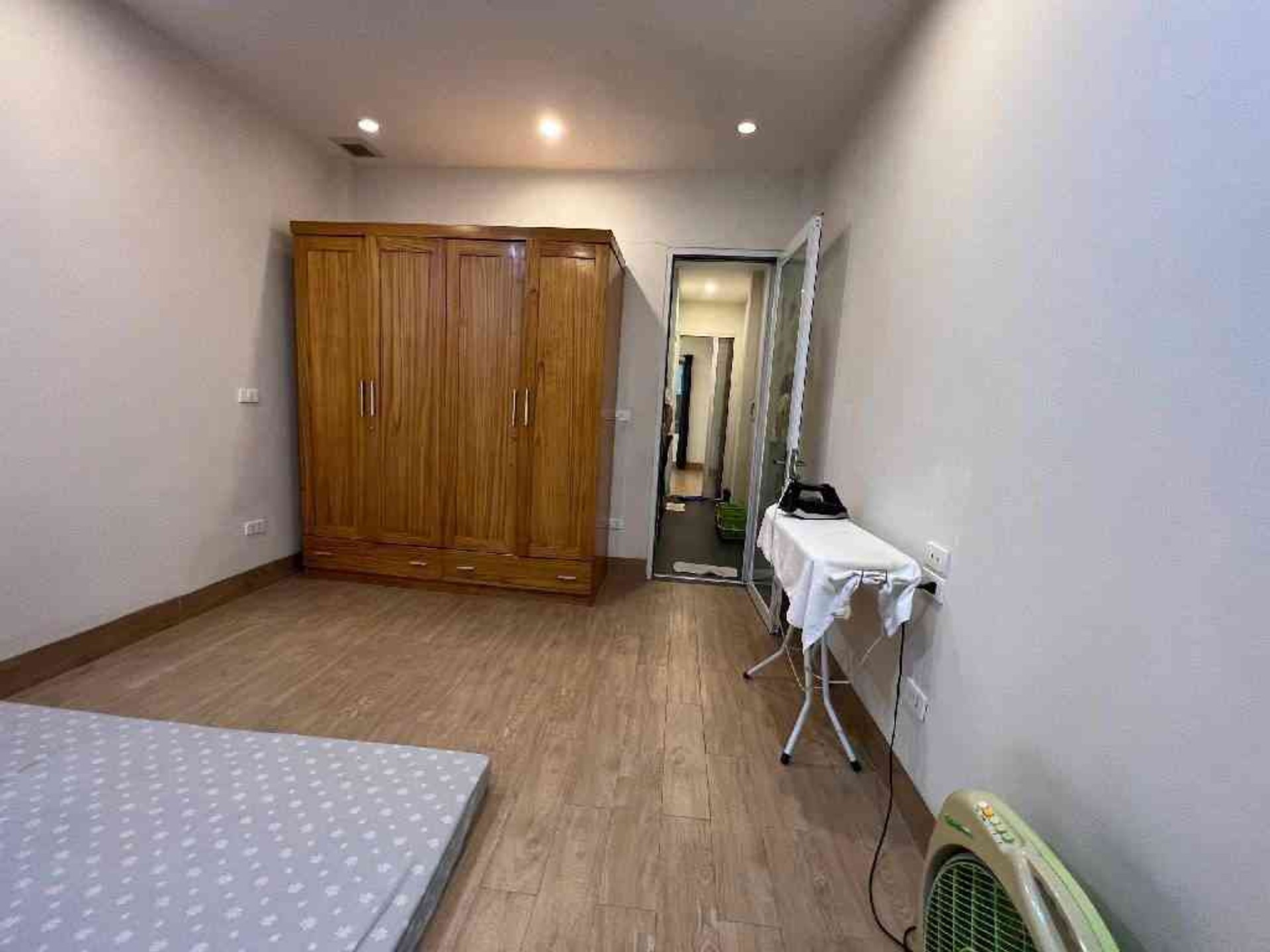 Bán nhà Yên Lạc - diện tích 39m2 4 tầng - Ô tô đỗ cổng - giá 11,9 tỷ