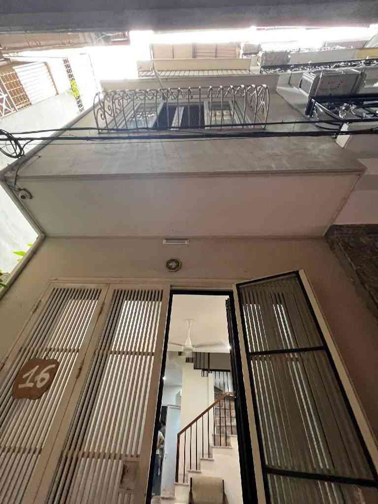 Bán nhà Yên Lạc - diện tích 39m2 4 tầng - Ô tô đỗ cổng - giá 11,9 tỷ