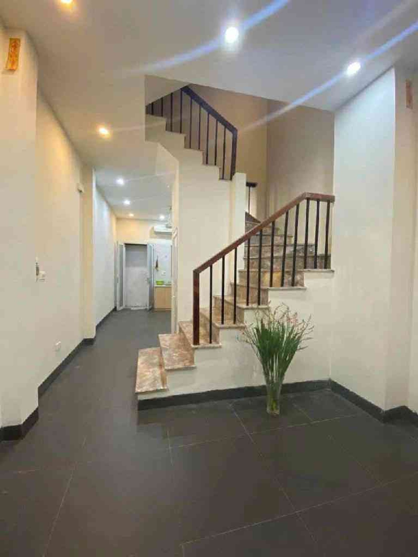 Bán nhà Yên Lạc - diện tích 39m2 4 tầng - Ô tô đỗ cổng - giá 11,9 tỷ