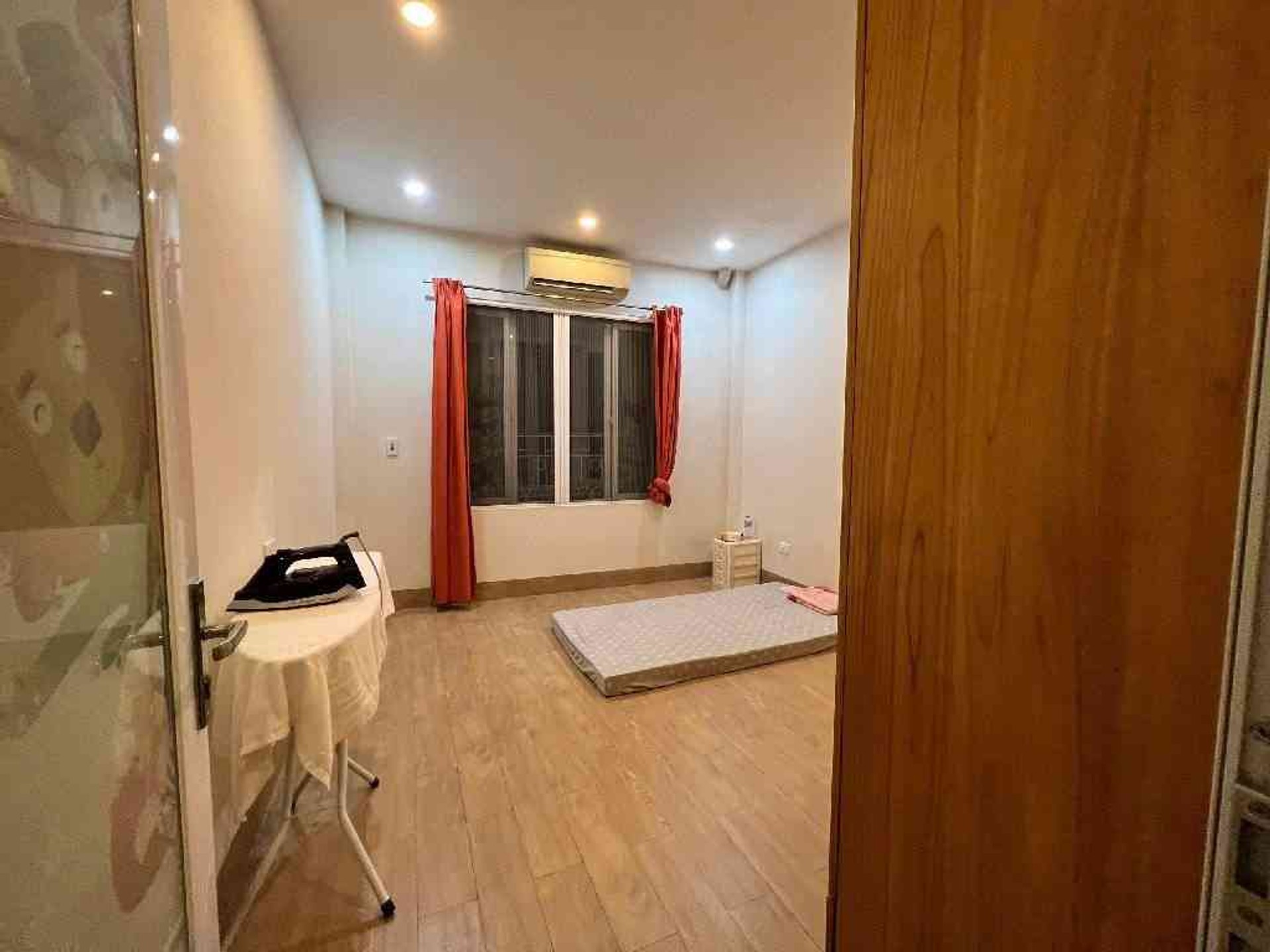 Bán nhà Yên Lạc - diện tích 39m2 4 tầng - Ô tô đỗ cổng - giá 11,9 tỷ