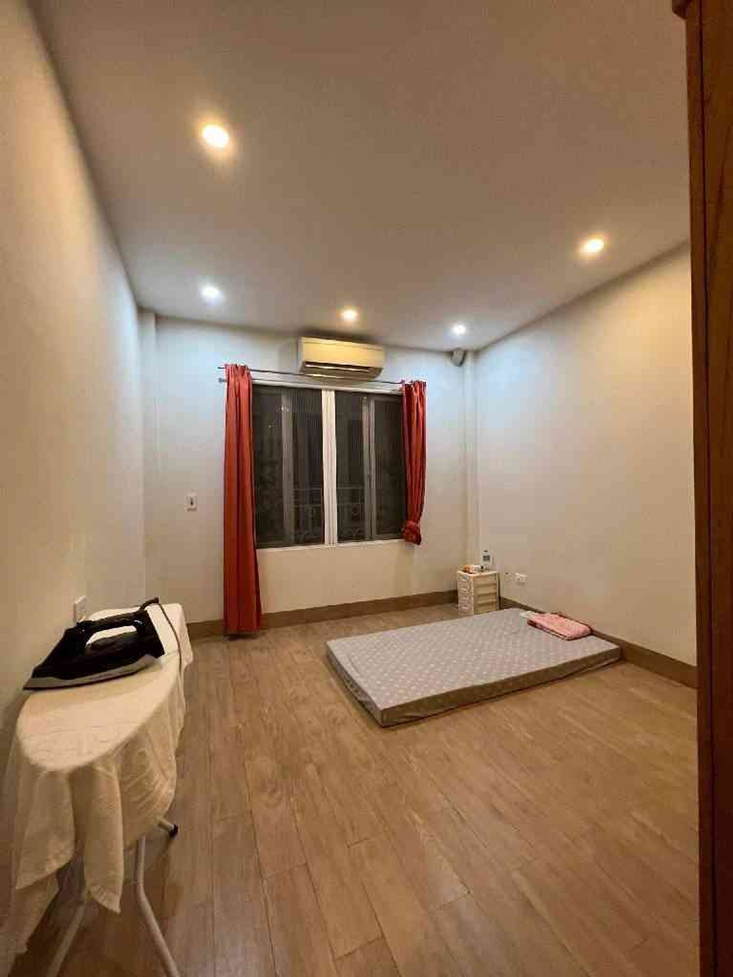 Bán nhà Yên Lạc - diện tích 39m2 4 tầng - Ô tô đỗ cổng - giá 11,9 tỷ