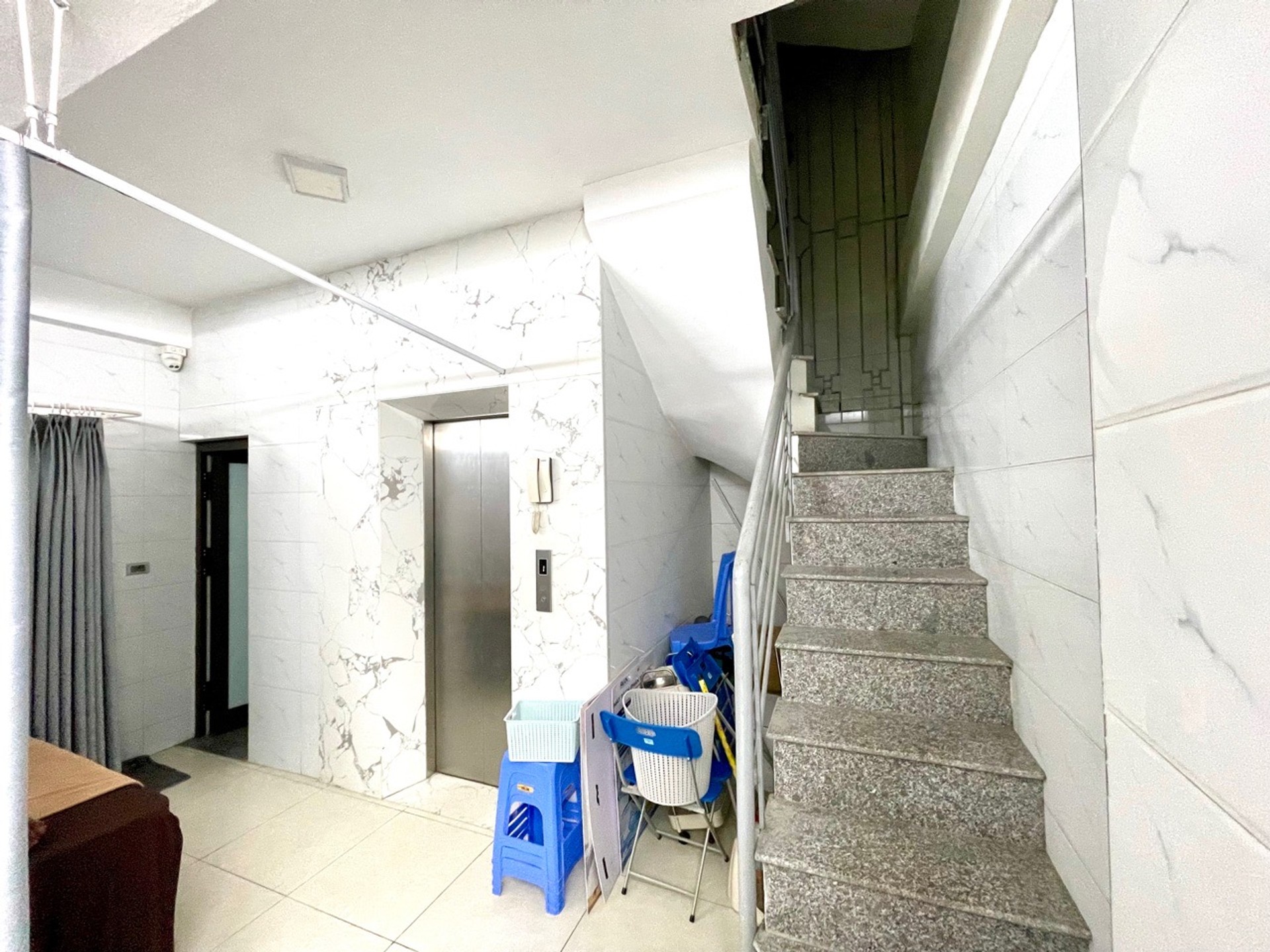 Bán nhà Bùi Quốc Khái - diện tích 60m2 6 tầng - Ô tô tránh - giá 23,5 tỷ