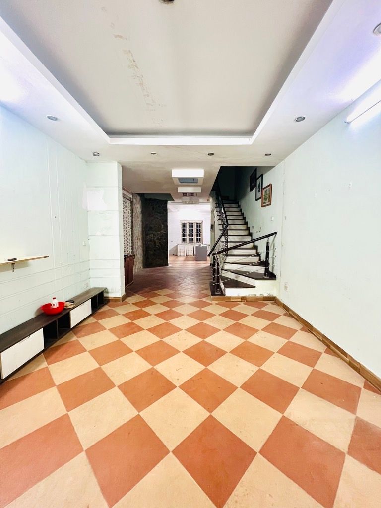 Bán nhà Hoàng Đạo Thành - diện tích 80m2 4 tầng - Ô tô đỗ dừng ngày đêm - giá 25,6 tỷ