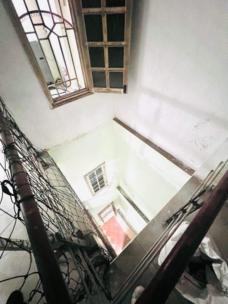 Bán nhà Hoàng Đạo Thành - diện tích 80m2 4 tầng - Ô tô đỗ dừng ngày đêm - giá 25,6 tỷ