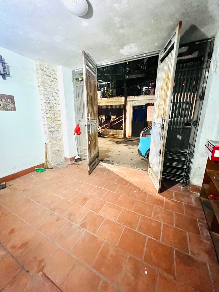 Bán nhà Hoàng Đạo Thành - diện tích 80m2 4 tầng - Ô tô đỗ dừng ngày đêm - giá 25,6 tỷ