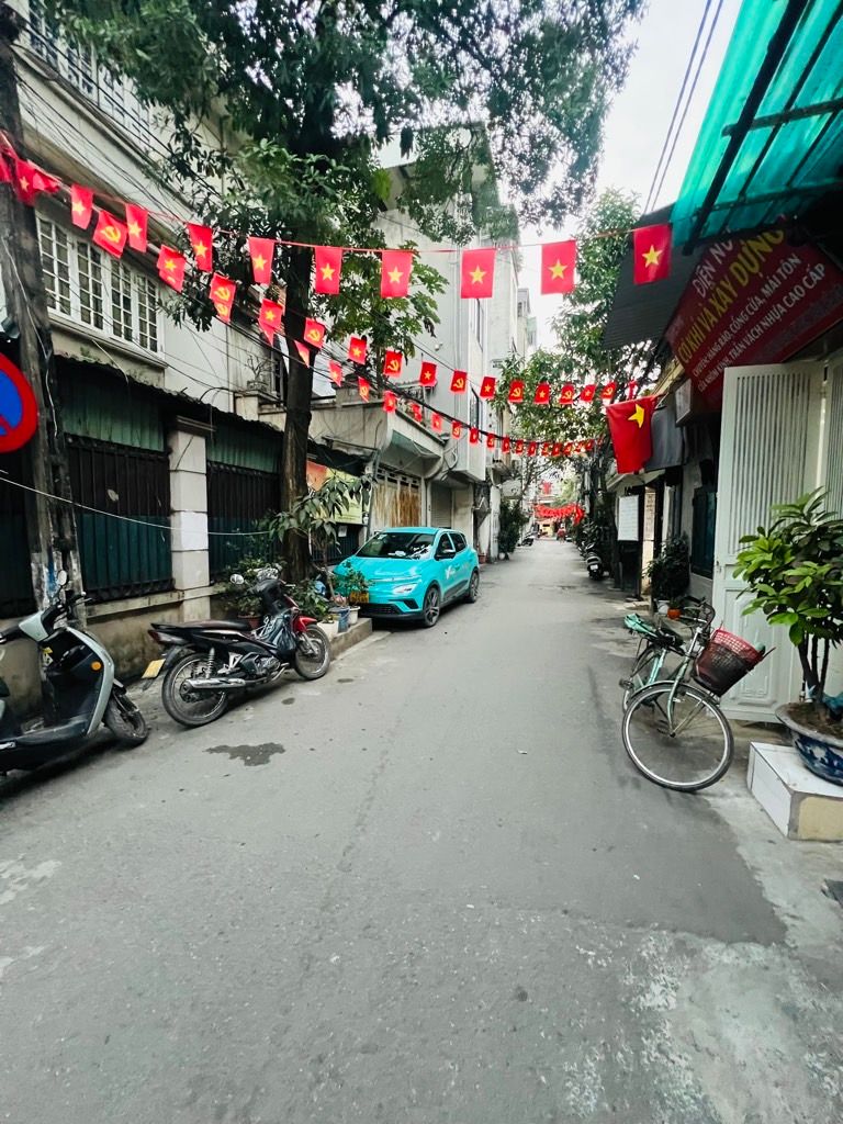 Bán nhà Hoàng Đạo Thành - diện tích 80m2 4 tầng - Ô tô đỗ dừng ngày đêm - giá 25,6 tỷ