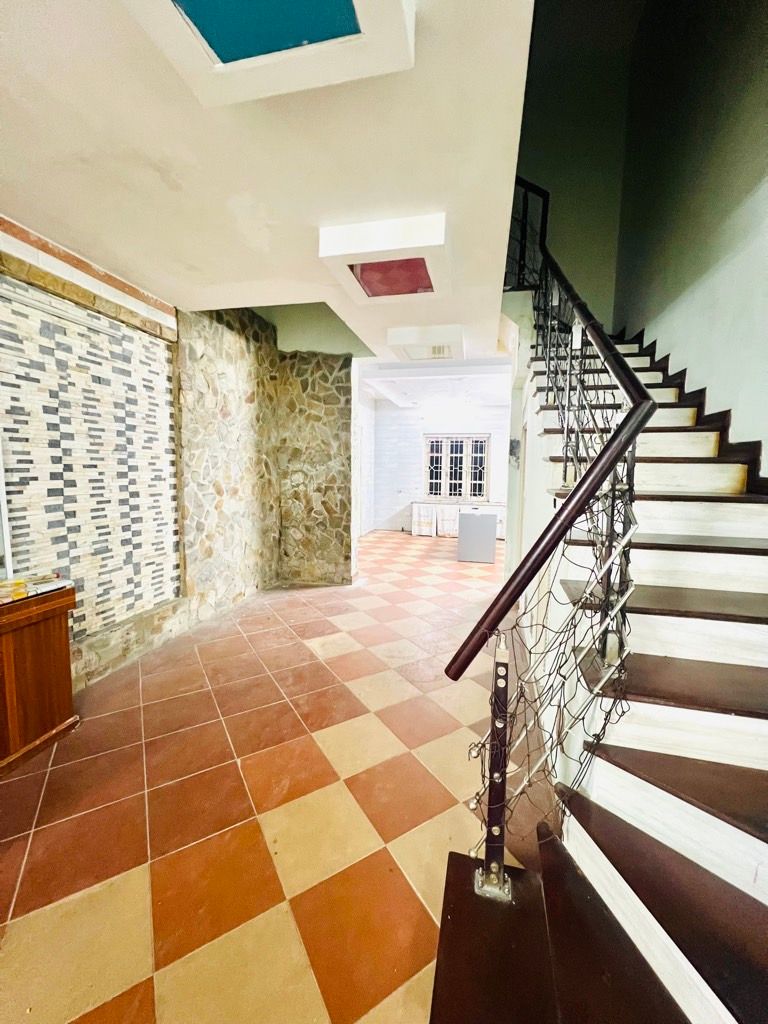 Bán nhà Hoàng Đạo Thành - diện tích 80m2 4 tầng - Ô tô đỗ dừng ngày đêm - giá 25,6 tỷ