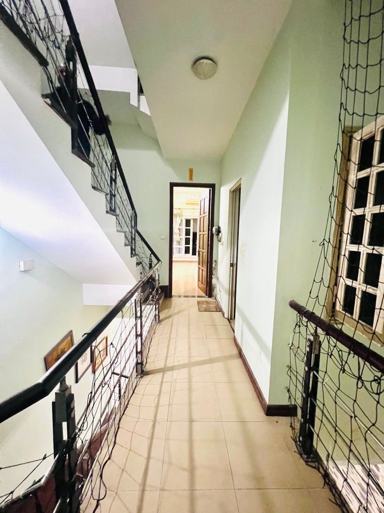 Bán nhà Hoàng Đạo Thành - diện tích 80m2 4 tầng - Ô tô đỗ dừng ngày đêm - giá 25,6 tỷ