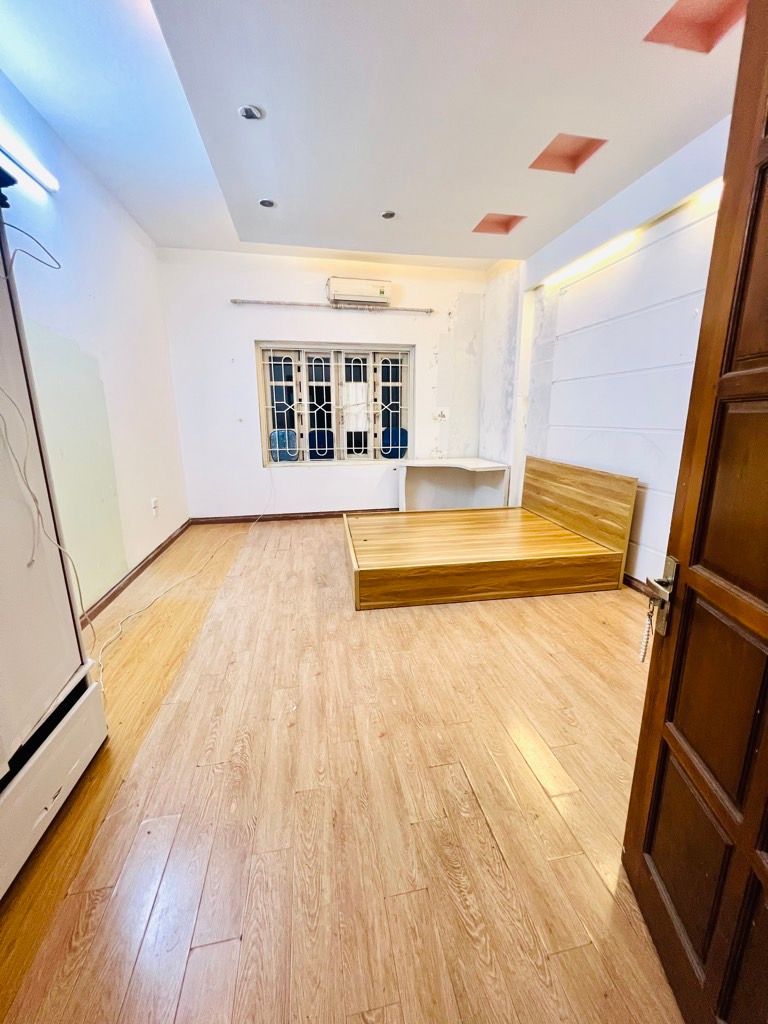 Bán nhà Hoàng Đạo Thành - diện tích 80m2 4 tầng - Ô tô đỗ dừng ngày đêm - giá 25,6 tỷ