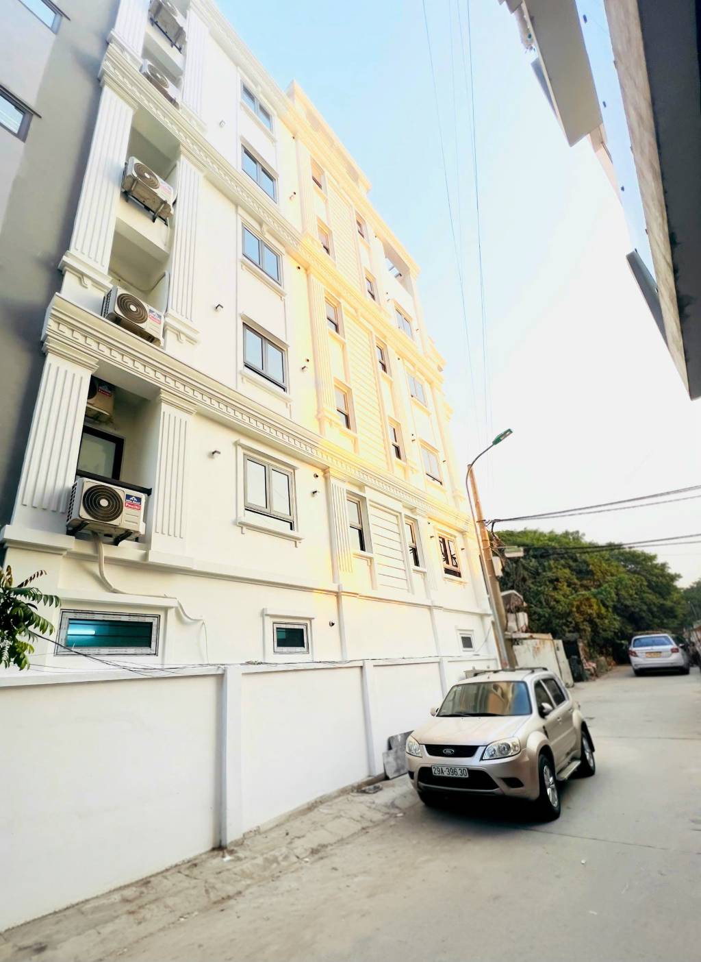 Bán nhà Vĩnh Tuy - diện tích 63m2 7 tầng - Lô góc 2 mặt thoáng - giá 29,9 tỷ