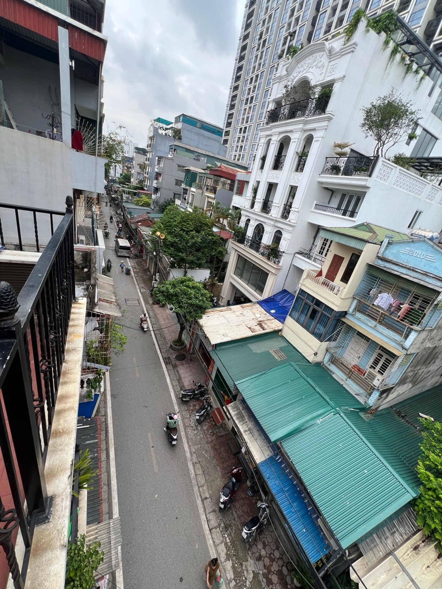 Bán nhà Phố 8/3 - diện tích 36m2 4 tầng - Mặt phố kinh doanh - giá 10,6 tỷ