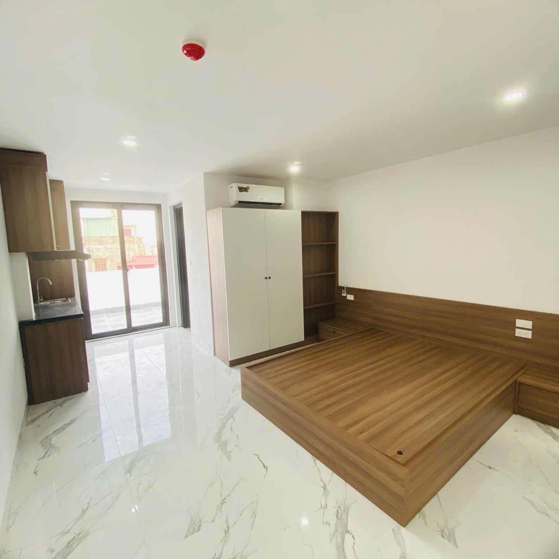 Bán nhà Hoàng Mai - diện tích 62m2 7 tầng - Ô tô đỗ cửa - giá 22,8 tỷ