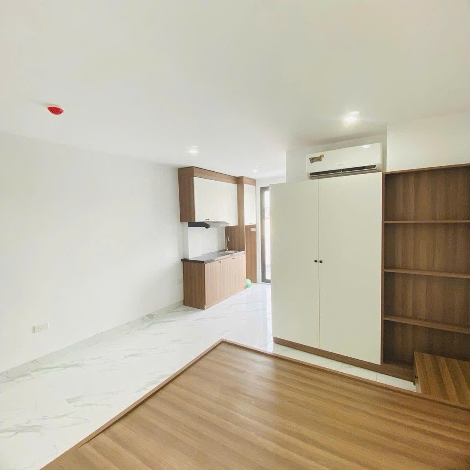Bán nhà Hoàng Mai - diện tích 62m2 7 tầng - Ô tô đỗ cửa - giá 22,8 tỷ