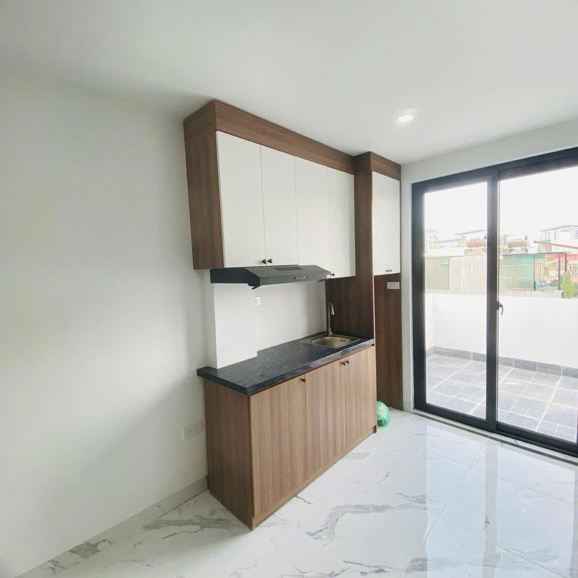 Bán nhà Hoàng Mai - diện tích 62m2 7 tầng - Ô tô đỗ cửa - giá 22,8 tỷ