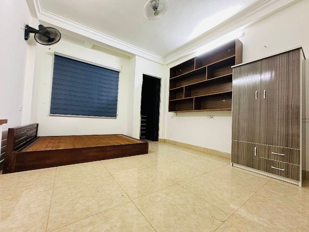 Bán nhà Thịnh Liệt - diện tích 44m2 5 tầng - Ô tô đỗ cửa vào nhà - giá 12,5 tỷ