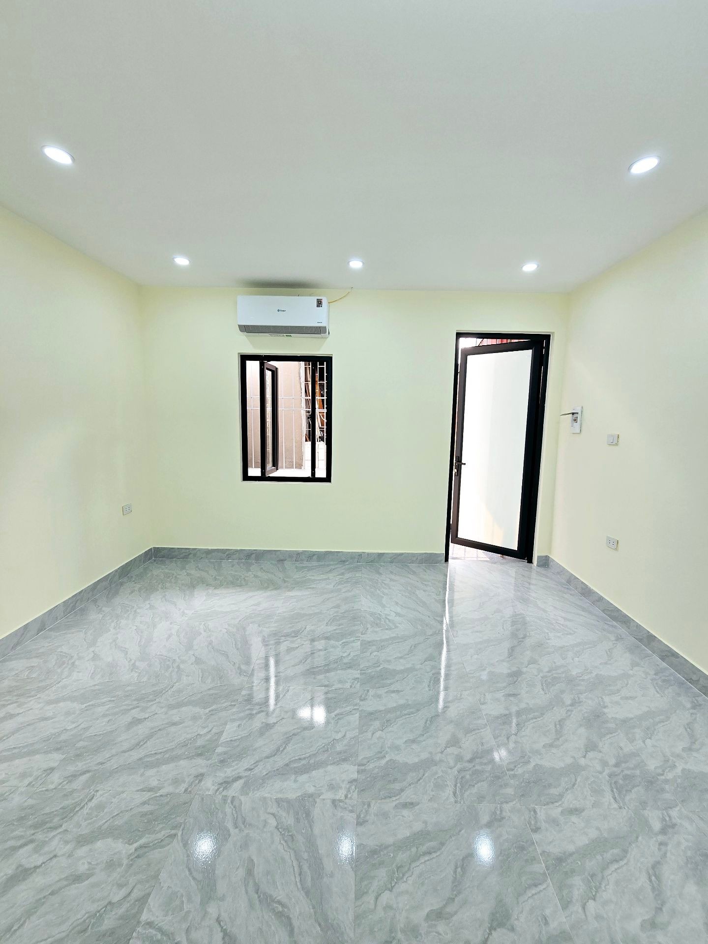 Bán nhà Minh Khai - diện tích 31m2 4 tầng - Nhà đẹp về ở ngay - giá 5,5 tỷ
