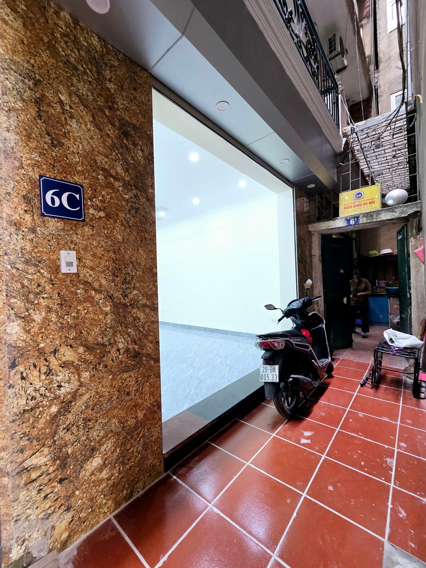 Bán nhà Minh Khai - diện tích 31m2 4 tầng - Nhà đẹp về ở ngay - giá 5,5 tỷ