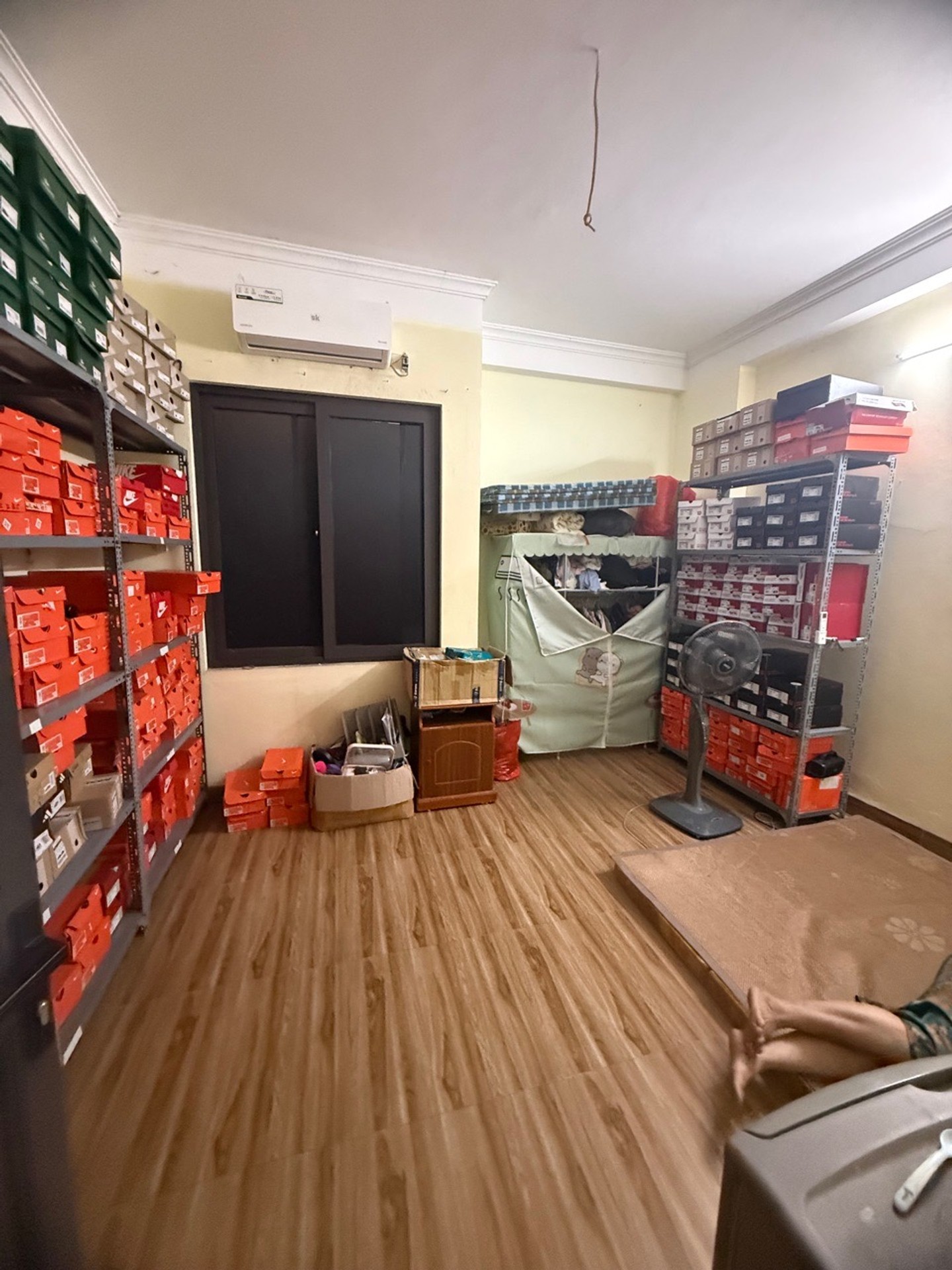 Bán nhà Định Công Hạ - diện tích 54m2 3 tầng - ô tô đỗ cửa - giá 3,7 tỷ