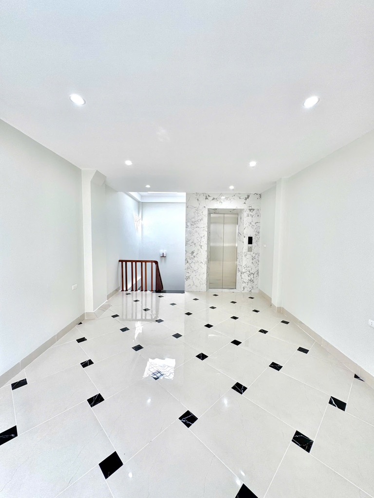 Bán nhà Định Công Thượng - diện tích 51m2 7 tầng - Lô góc, ô tô đỗ cửa - giá 14,6 tỷ