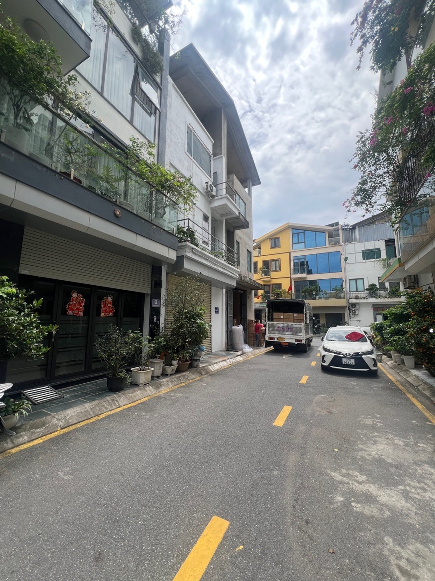 Bán nhà Thịnh Liệt - diện tích 72m2 4 tầng - Ô tô vào nhà - giá 21 tỷ