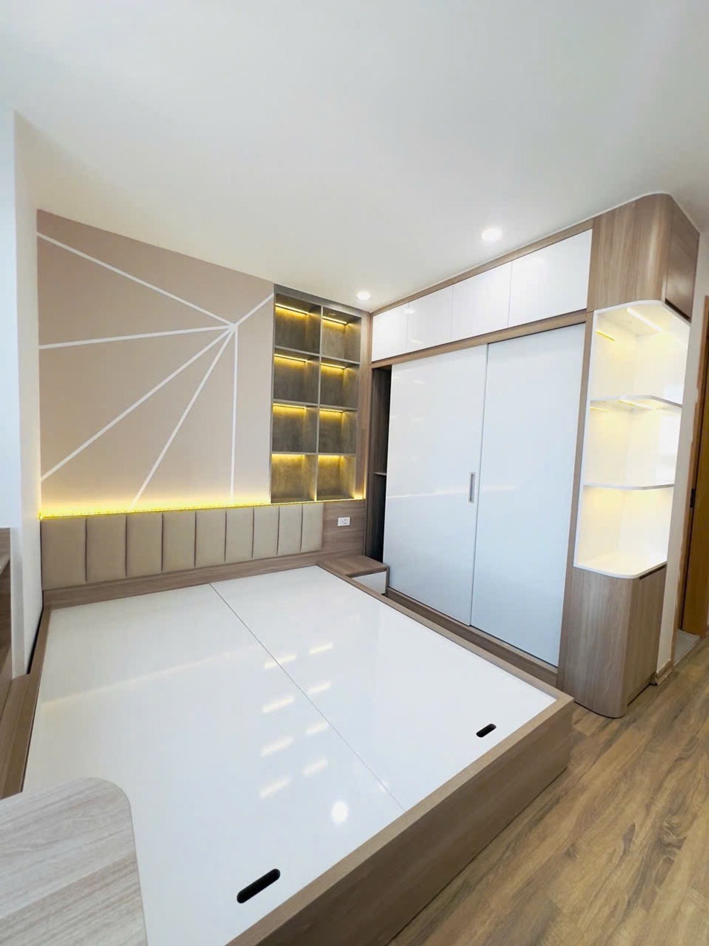Bán nhà Linh đàm - diện tích 76m2 1 tầng - Ô tô đỗ sảnh - giá 4,32 tỷ