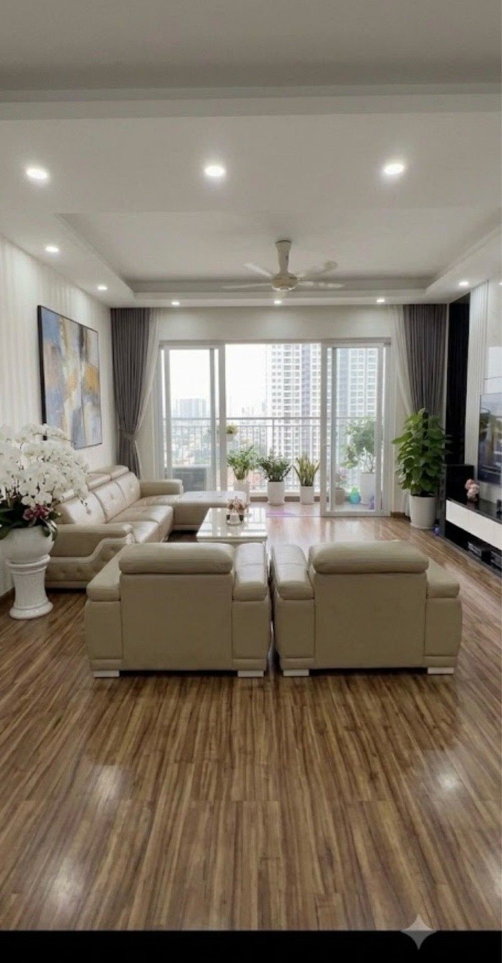 Bán nhà Tây Nam Linh Đàm - diện tích 135m2 9 tầng - Căn góc, 3 phòng ngủ - giá 12,5 tỷ