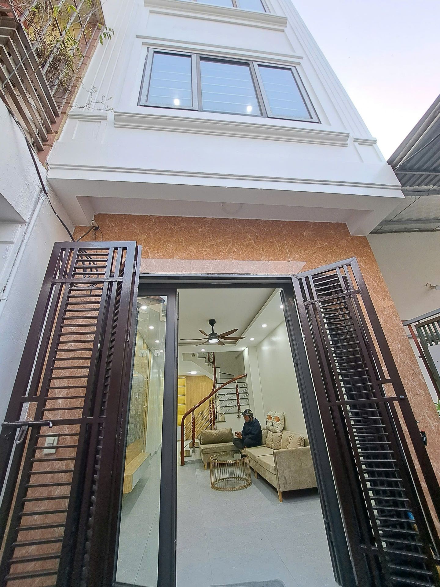 Bán nhà Thanh Lân - diện tích 36m2 4 tầng - Ô tô đỗ cổng - giá 7,79 tỷ