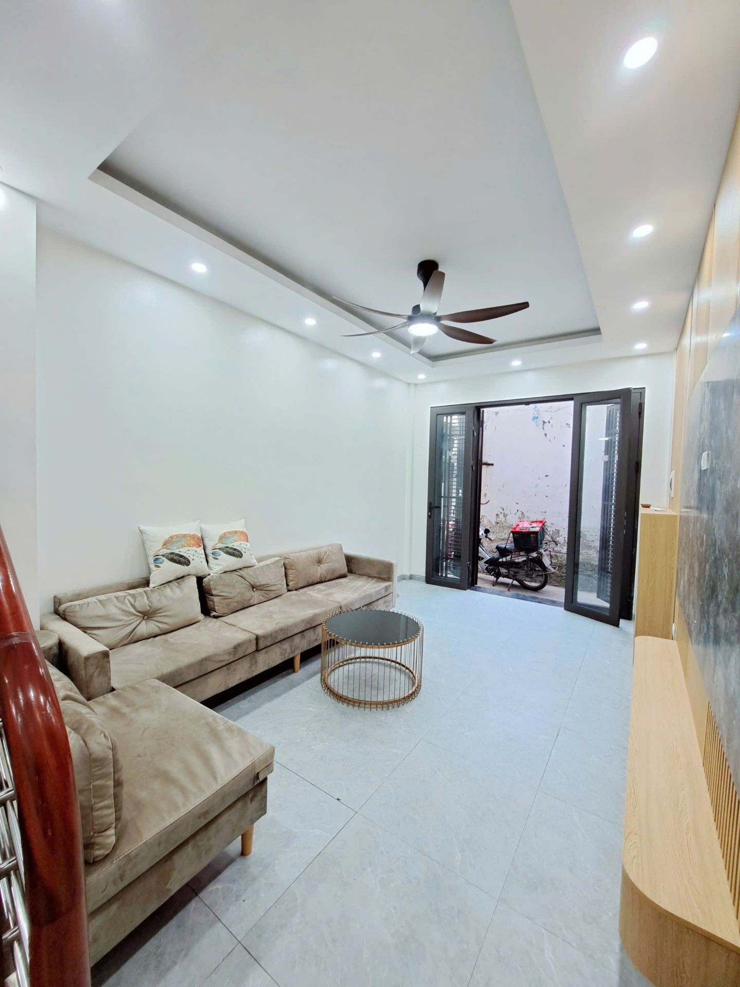 Bán nhà Thanh Lân - diện tích 36m2 4 tầng - Ô tô đỗ cổng - giá 7,79 tỷ