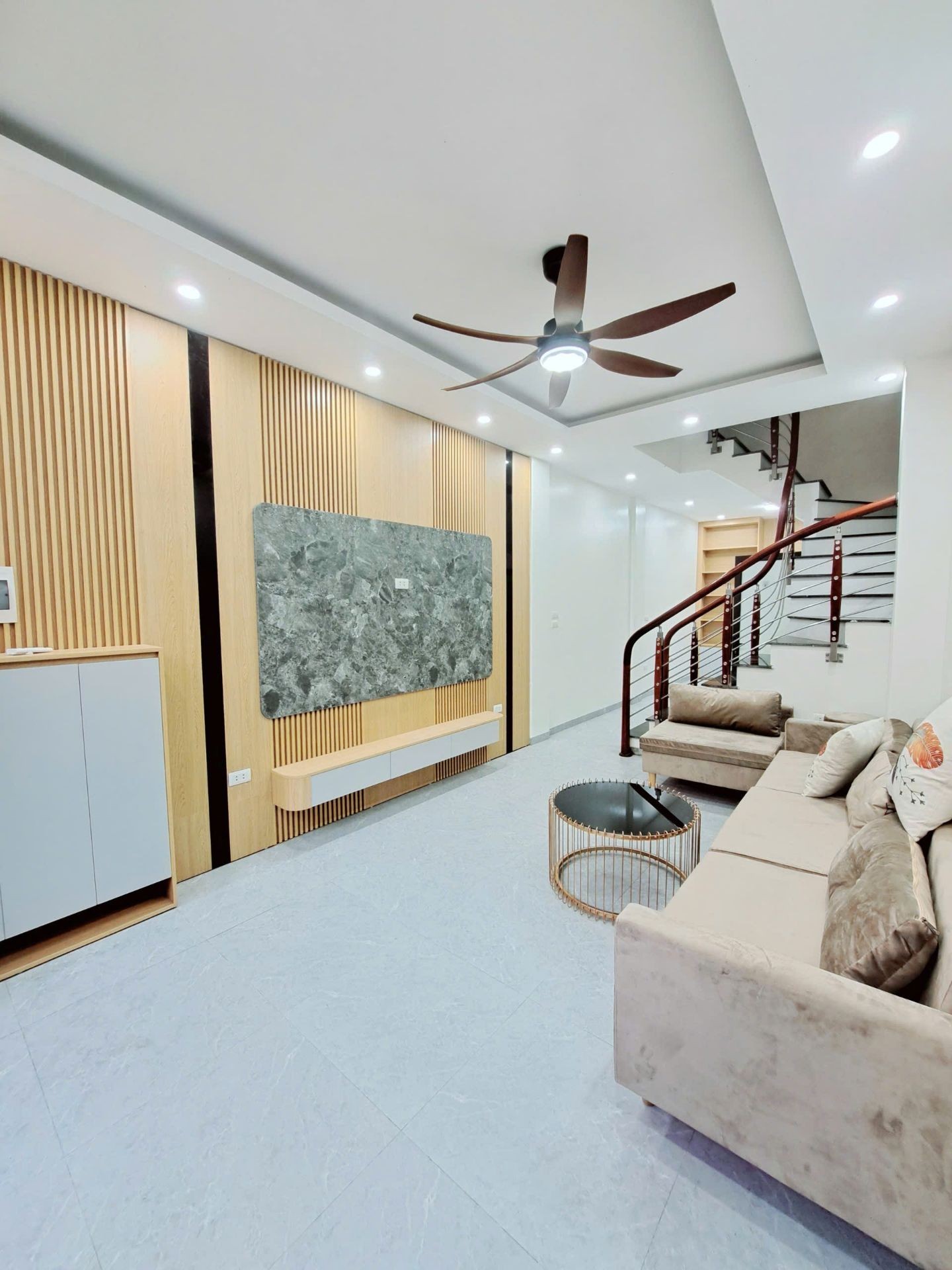 Bán nhà Thanh Lân - diện tích 36m2 4 tầng - Ô tô đỗ cổng - giá 7,79 tỷ
