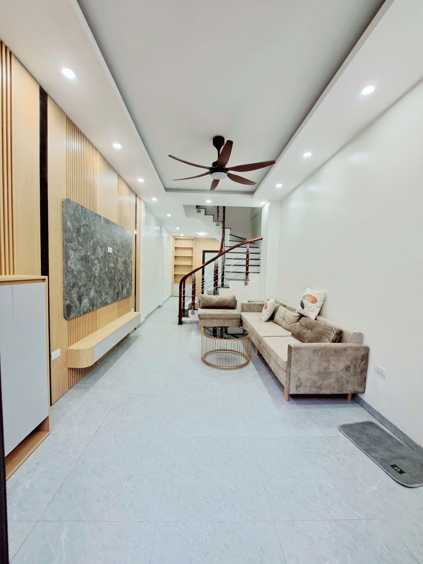 Bán nhà Thanh Lân - diện tích 36m2 4 tầng - Ô tô đỗ cổng - giá 7,79 tỷ