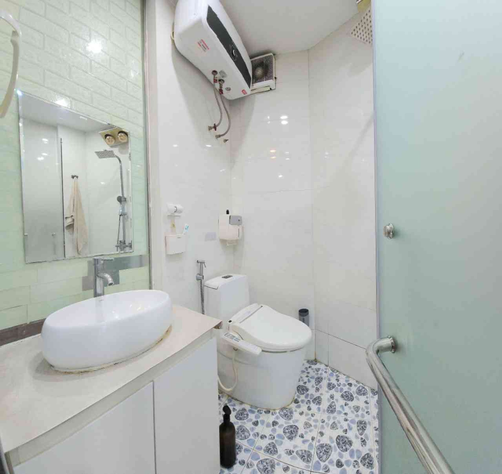 Bán nhà Hàn Thuyên - diện tích 30m2 5 tầng - Lô góc, kinh doanh tốt - giá 17,5 tỷ