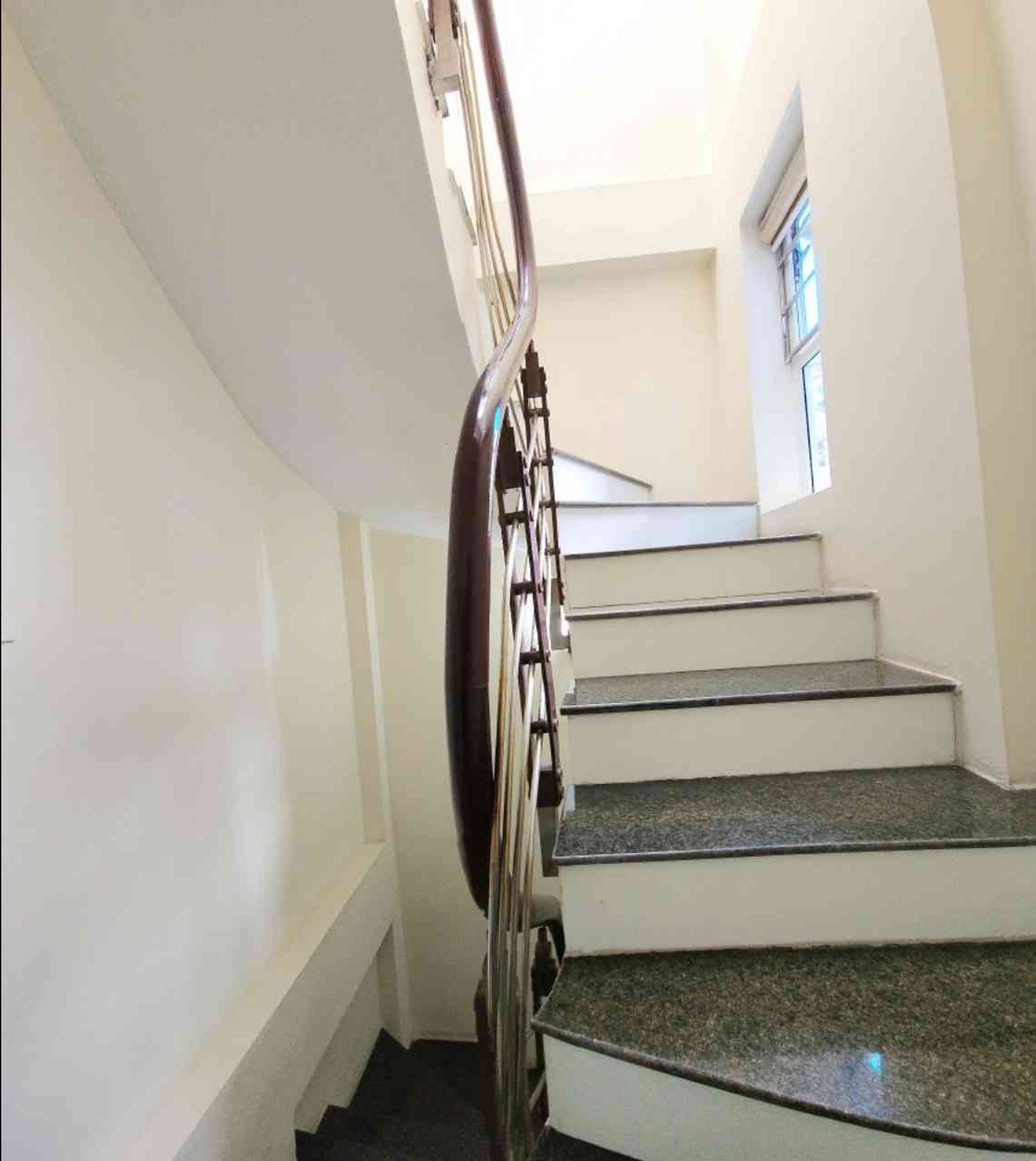 Bán nhà Hàn Thuyên - diện tích 30m2 5 tầng - Lô góc, kinh doanh tốt - giá 17,5 tỷ