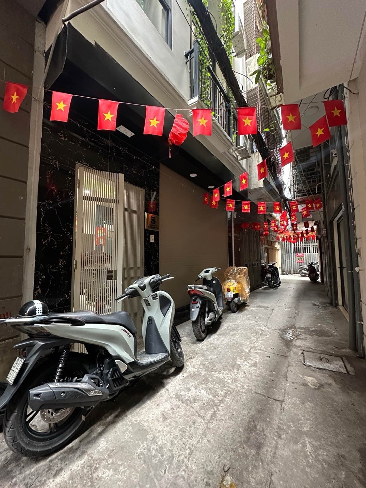 Bán nhà Hai Bà Trưng - diện tích 36m2 5 tầng - Ô TÔ ĐỖ CỬA - giá 13,75 tỷ